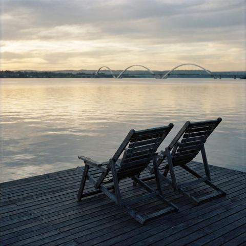 Píer de clube no Lago Paranoá ao entardecer